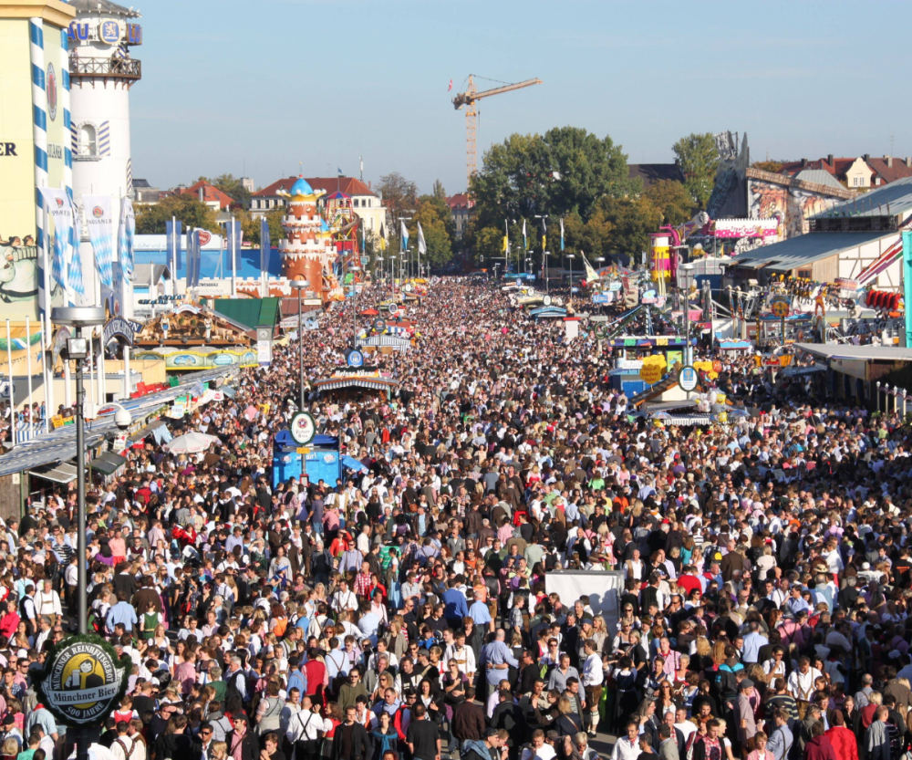 a large crowd of people